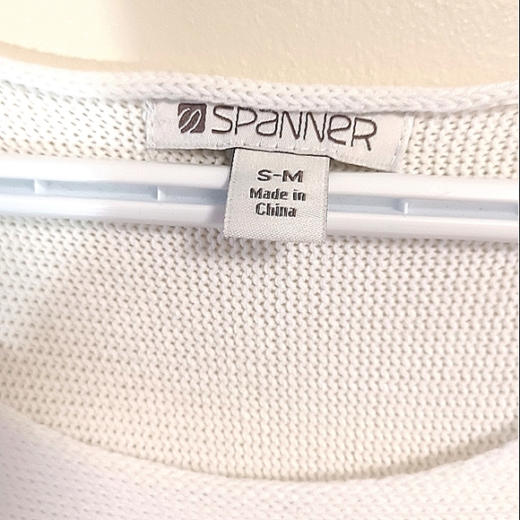 Lightweight Knitted Sleeveless top by Spanner - Picture 3 of 3